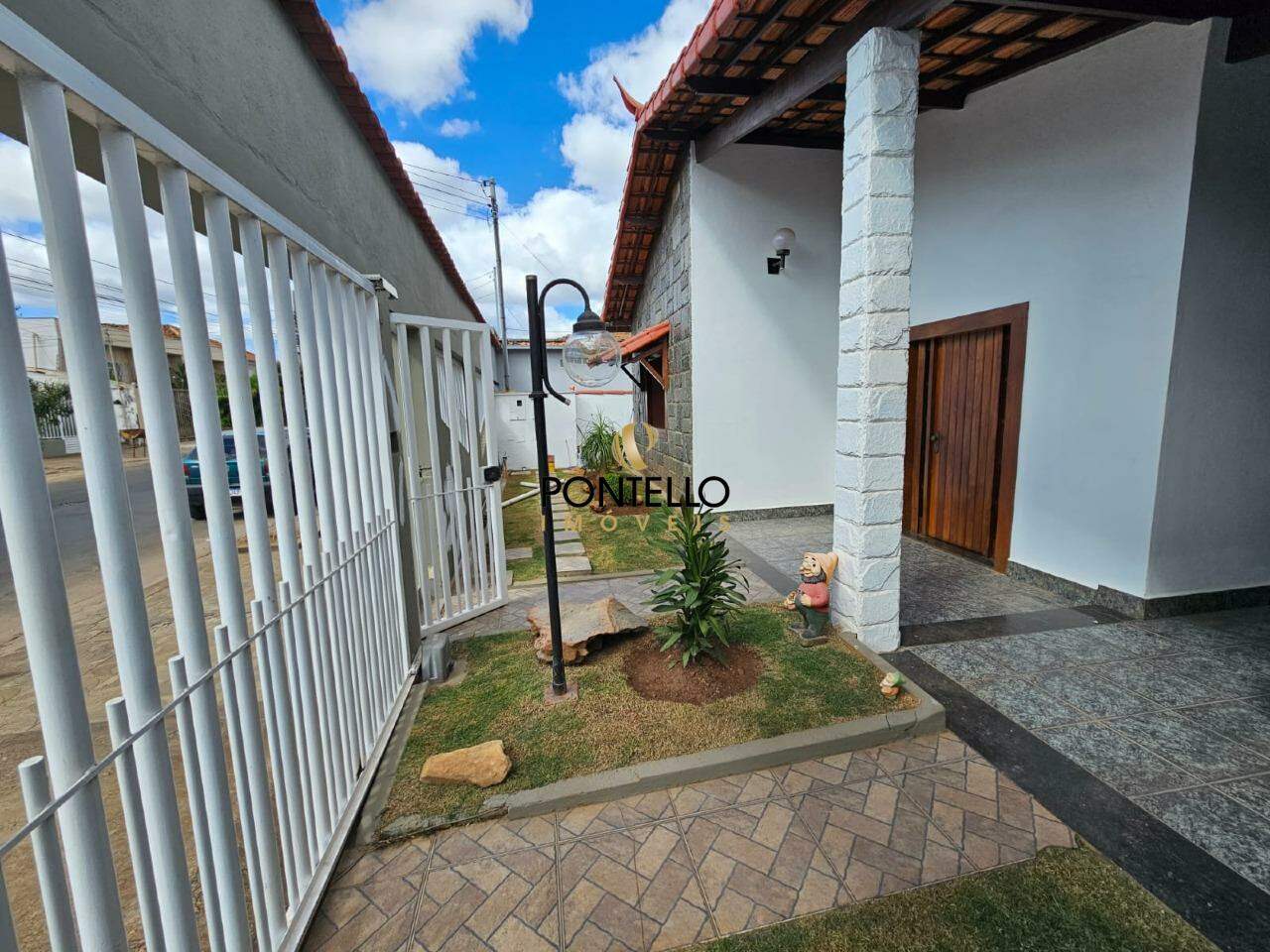 Casa para alugar com 5 quartos, 174m² - Foto 2