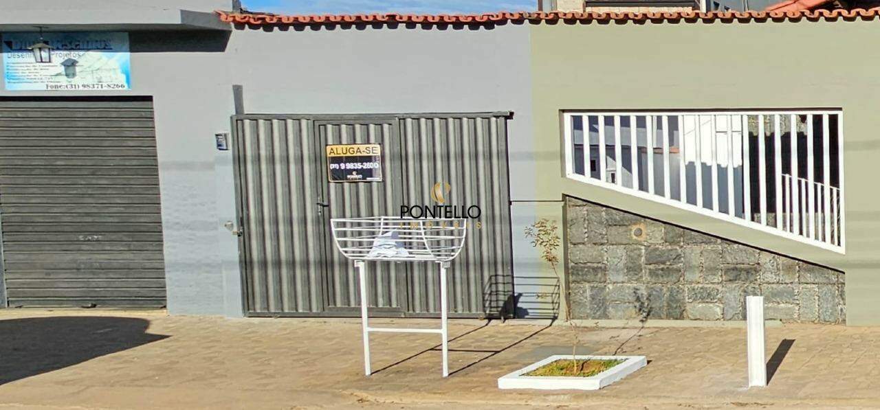 Casa para alugar com 3 quartos, 66m² - Foto 1