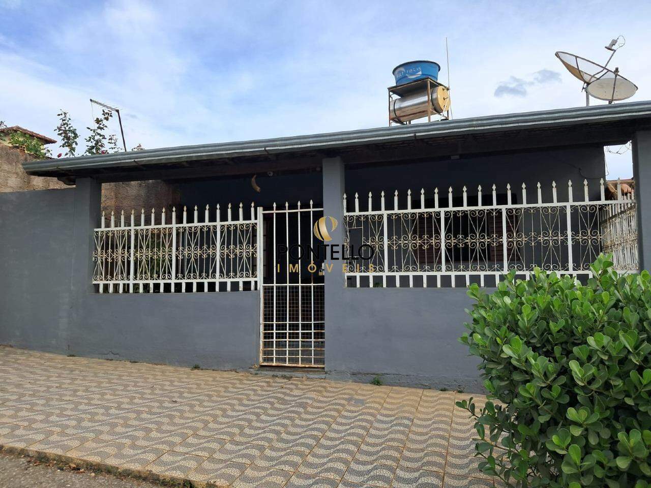 Casa à venda com 3 quartos, 194m² - Foto 1
