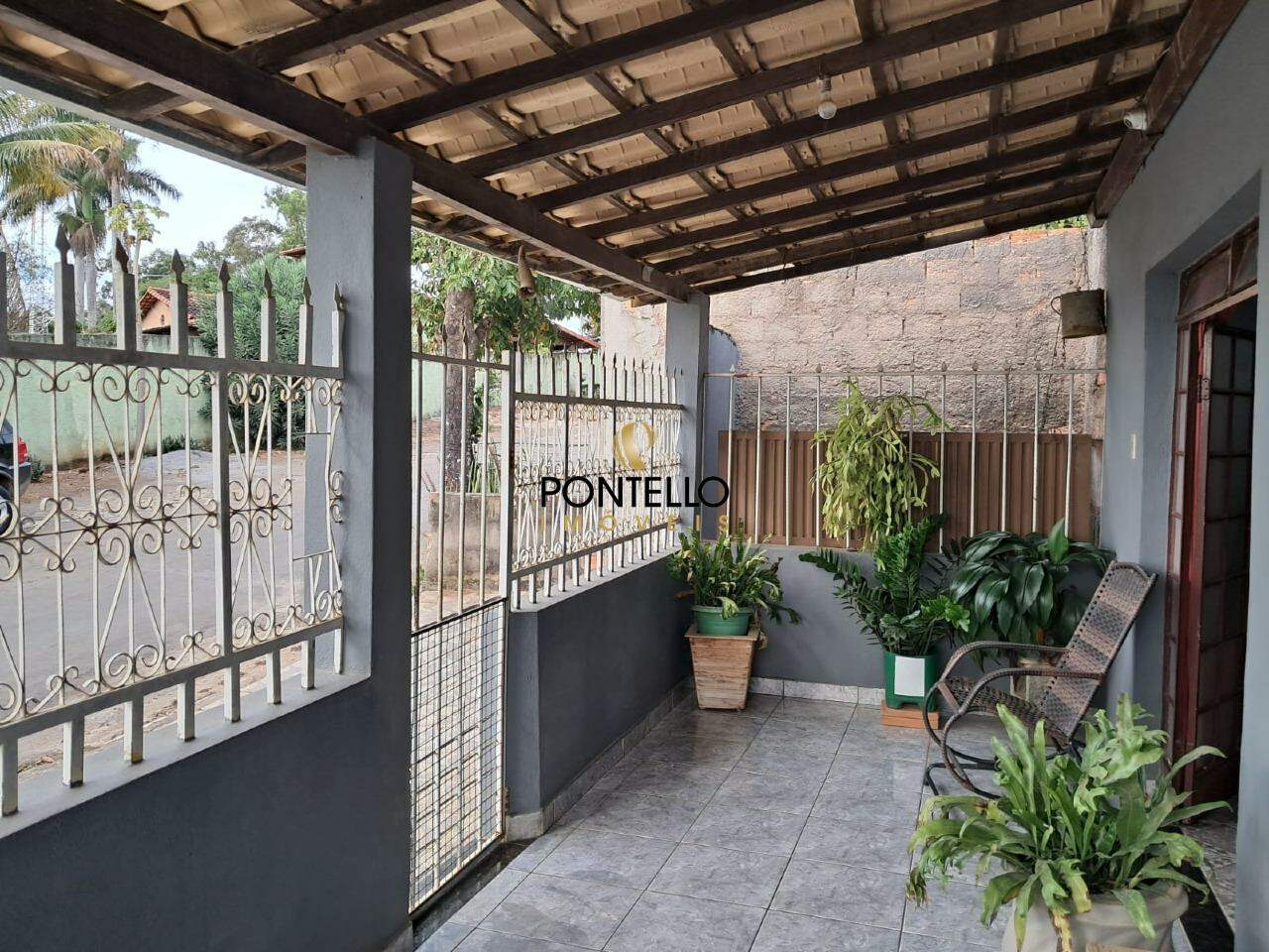 Casa à venda com 3 quartos, 194m² - Foto 2