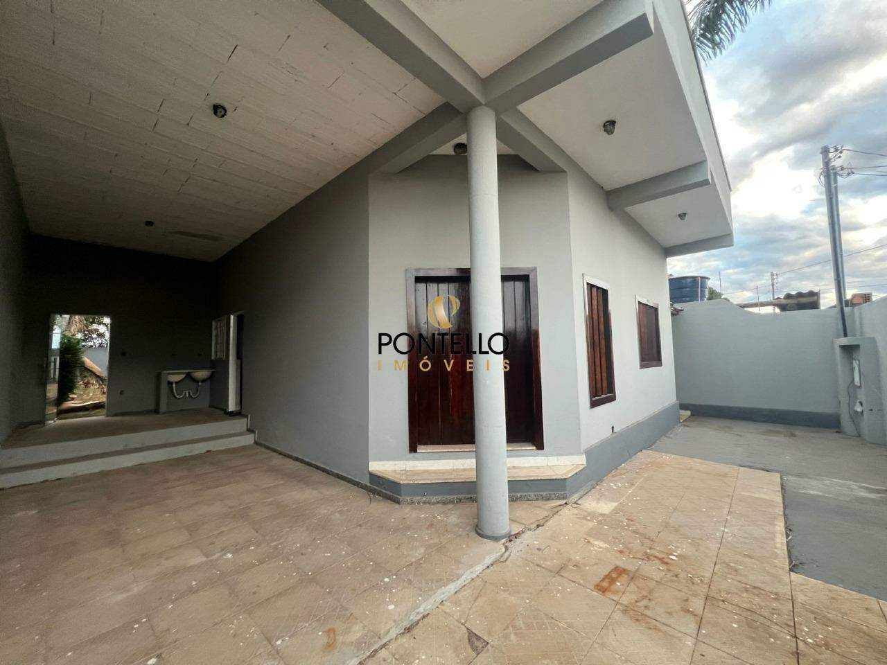 Casa à venda com 2 quartos, 250m² - Foto 1