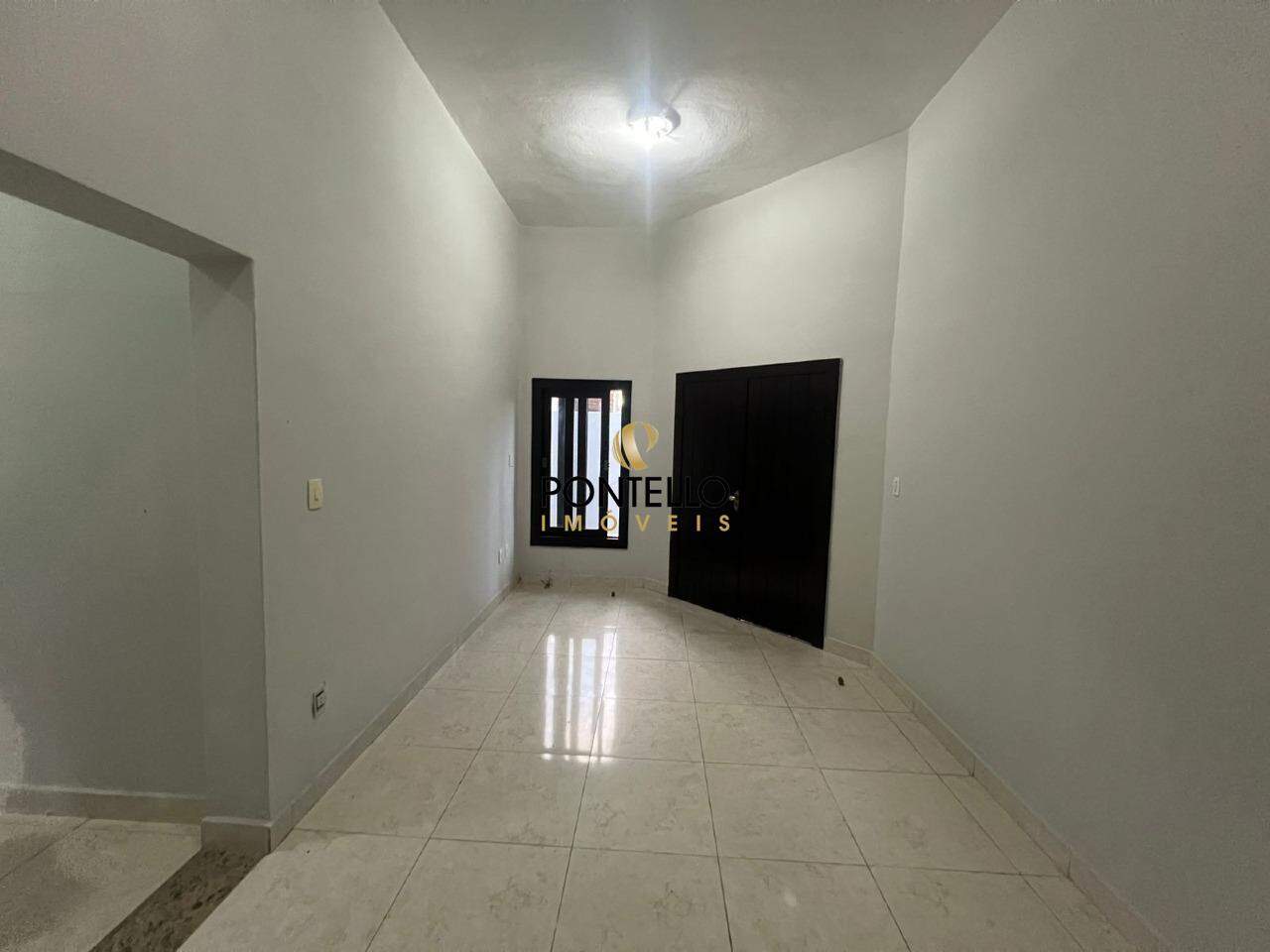 Casa à venda com 2 quartos, 250m² - Foto 4
