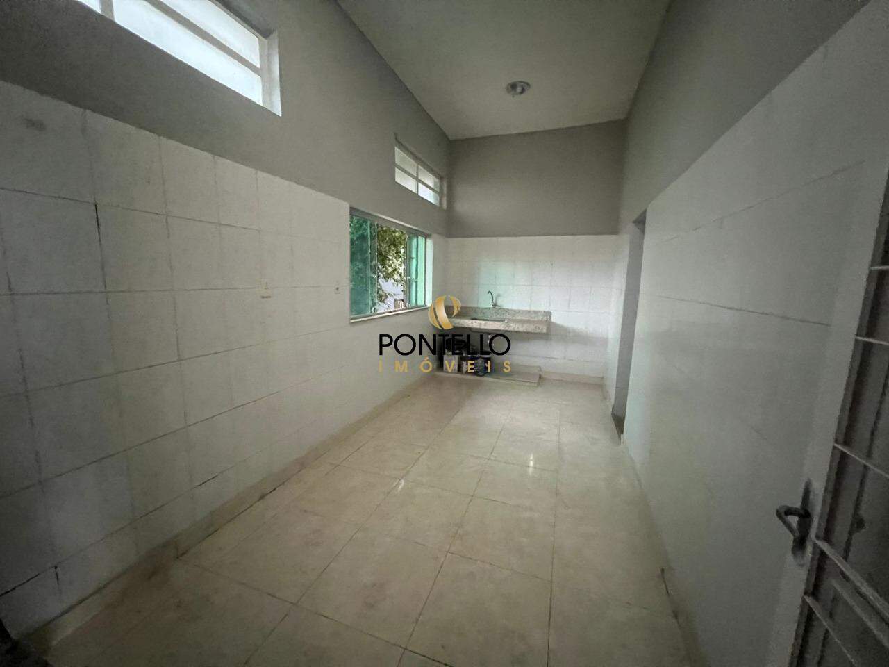 Casa à venda com 2 quartos, 250m² - Foto 8