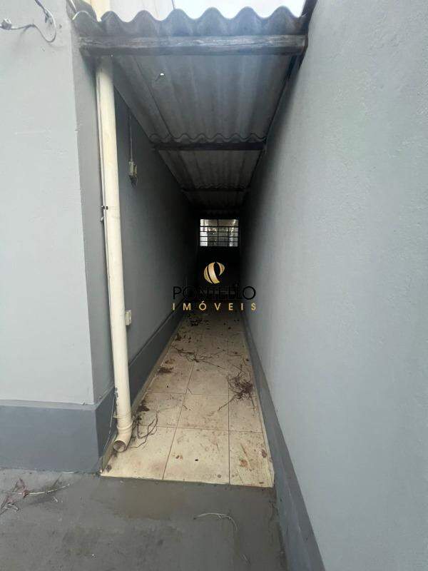 Casa à venda com 2 quartos, 250m² - Foto 15