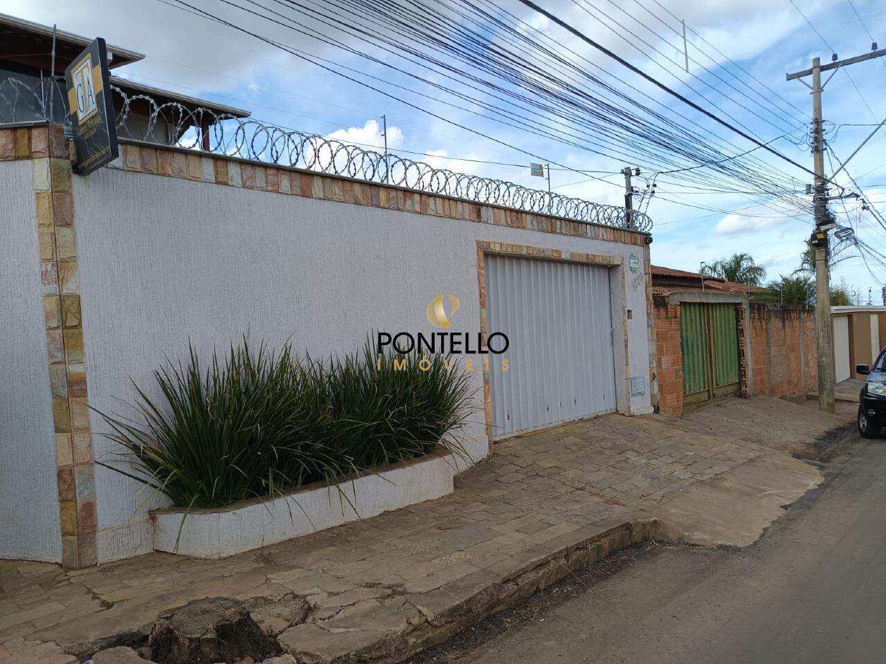 Casa à venda com 6 quartos, 172m² - Foto 1