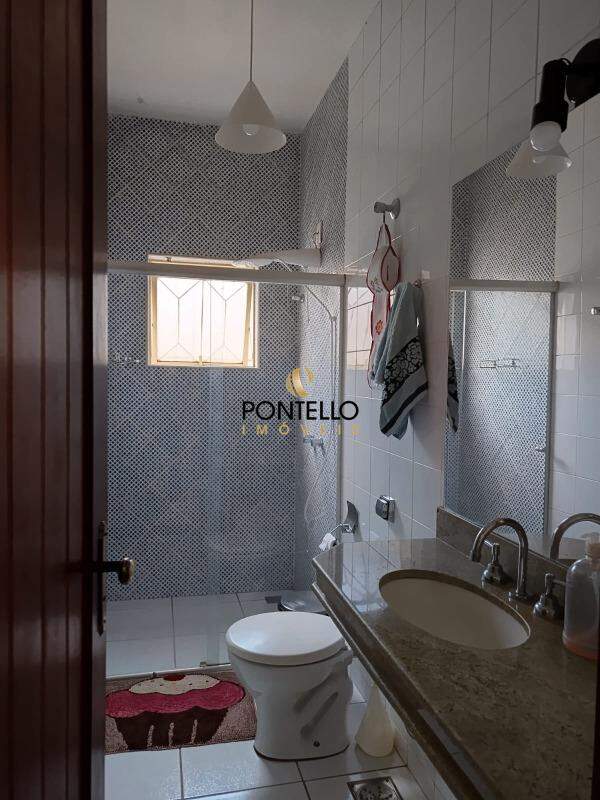 Casa à venda com 6 quartos, 172m² - Foto 17