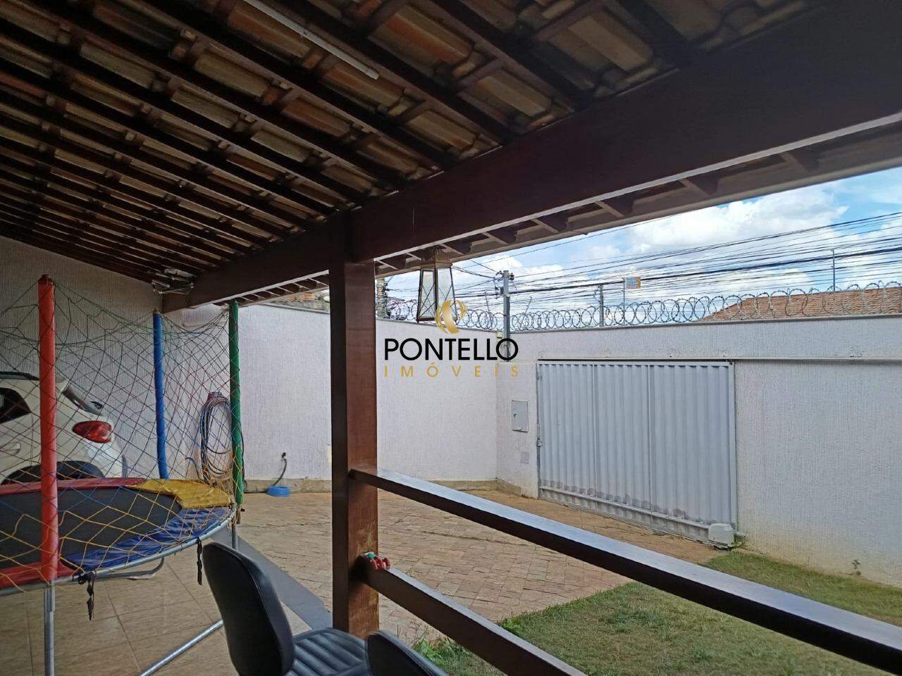 Casa à venda com 6 quartos, 172m² - Foto 4