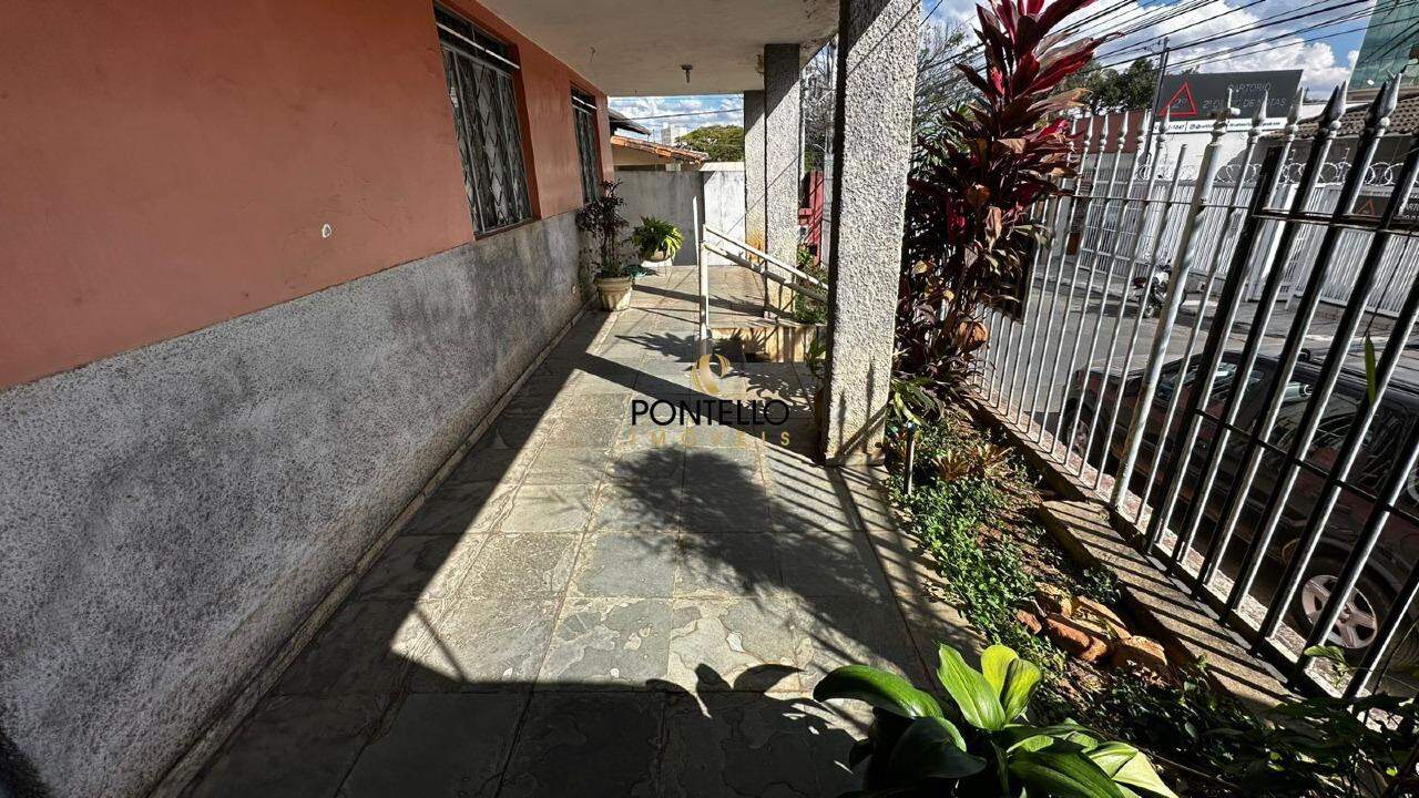 Casa para alugar com 3 quartos, 177m² - Foto 2