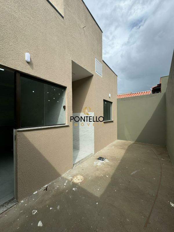 Casa à venda com 2 quartos, 60m² - Foto 12