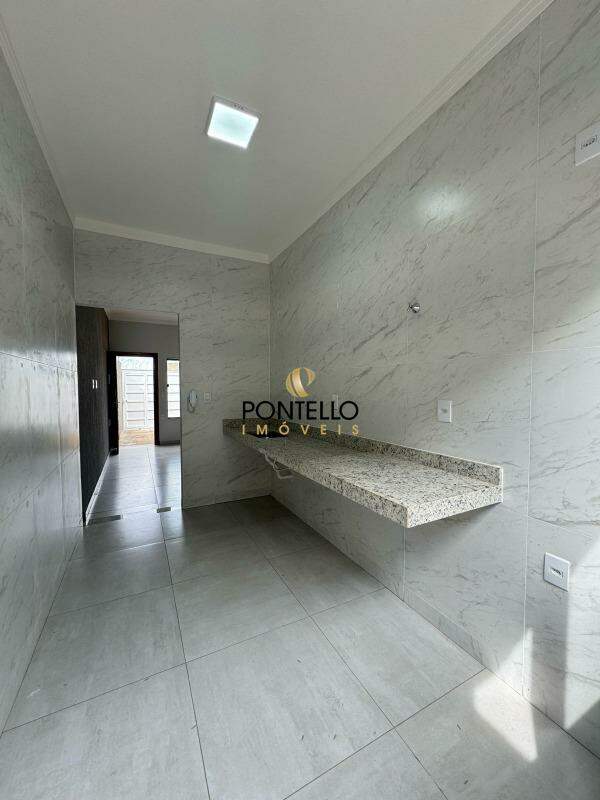 Casa à venda com 2 quartos, 60m² - Foto 5