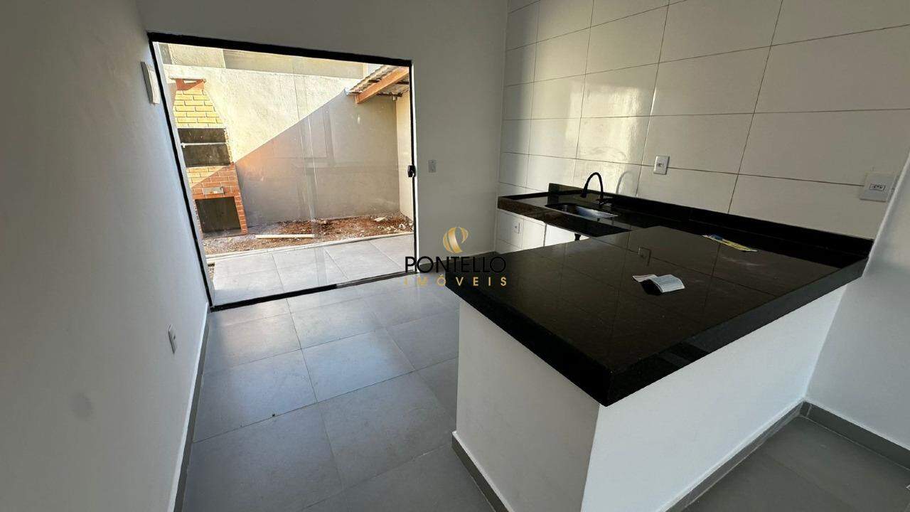 Casa à venda com 2 quartos, 60m² - Foto 4