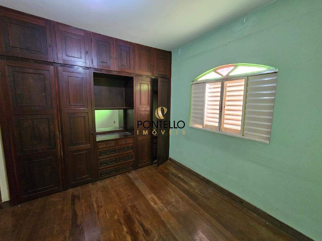 Casa para alugar com 4 quartos, 218m² - Foto 17