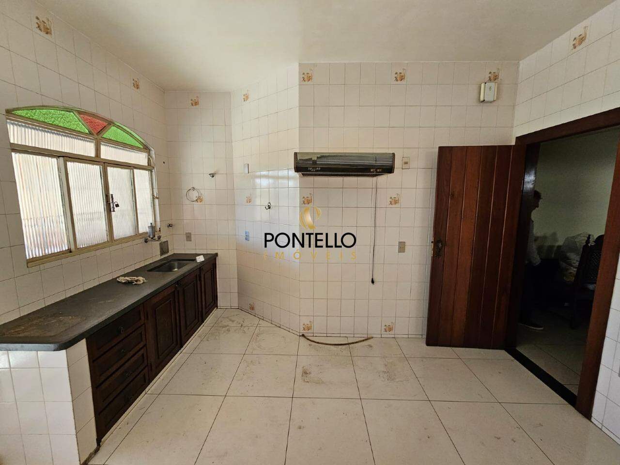 Casa para alugar com 4 quartos, 218m² - Foto 11