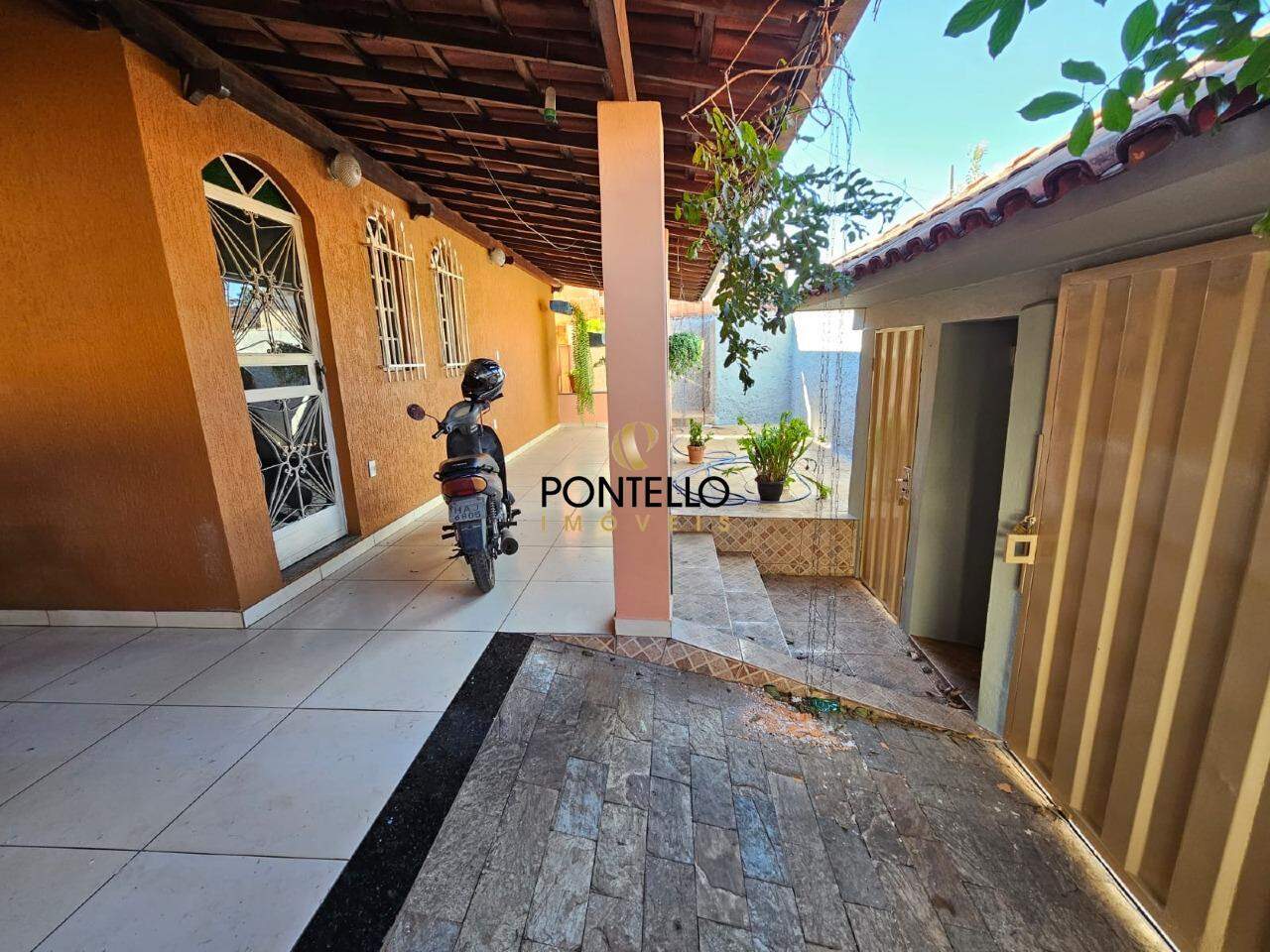 Casa para alugar com 4 quartos, 218m² - Foto 2