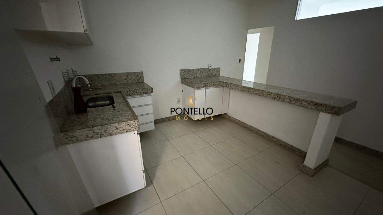 Apartamento para alugar com 4 quartos, 140m² - Foto 2