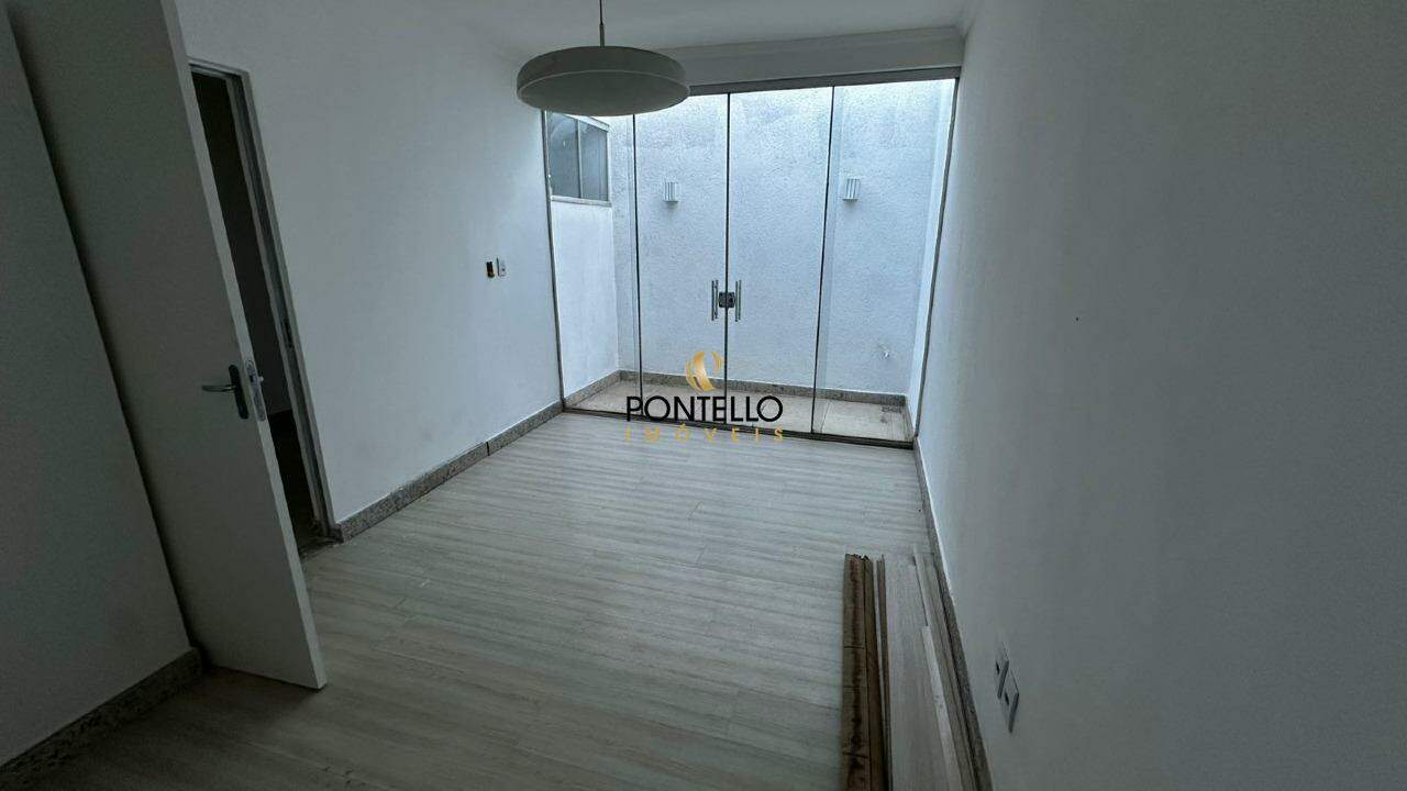 Apartamento para alugar com 4 quartos, 140m² - Foto 1