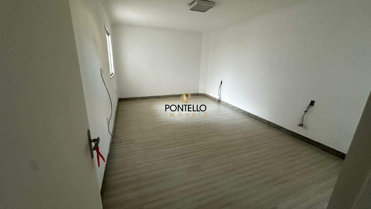 Apartamento para alugar com 4 quartos, 140m² - Foto 5