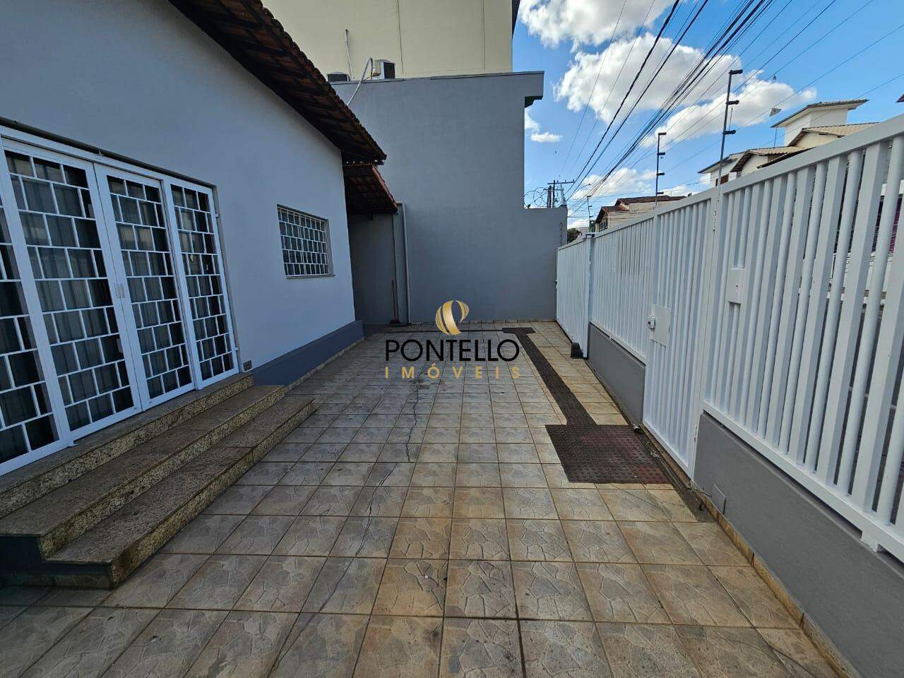 Casa para alugar com 5 quartos, 252m² - Foto 3