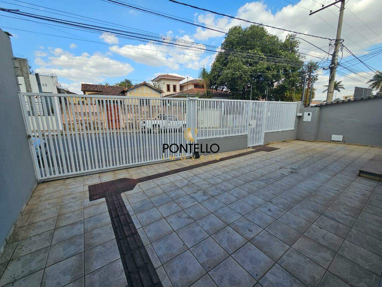 Casa para alugar com 5 quartos, 252m² - Foto 4