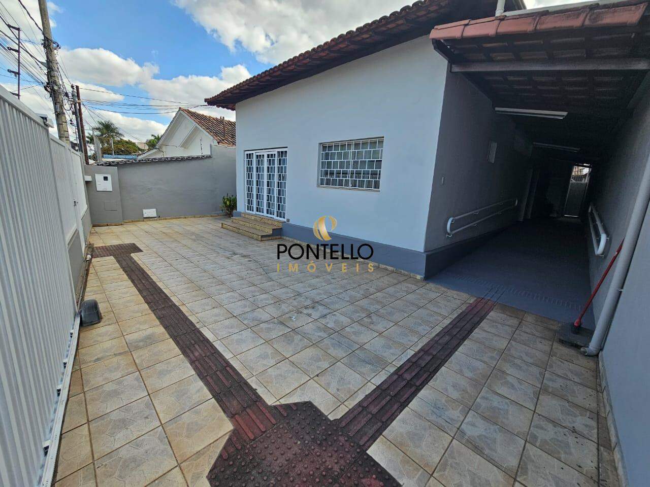 Casa para alugar com 5 quartos, 252m² - Foto 2