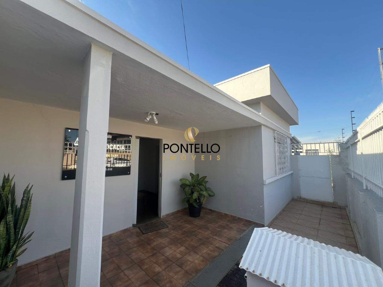 Casa à venda com 3 quartos, 172m² - Foto 1