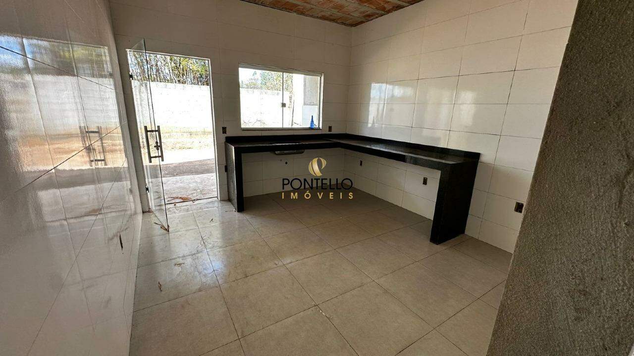Casa à venda com 3 quartos, 136m² - Foto 4