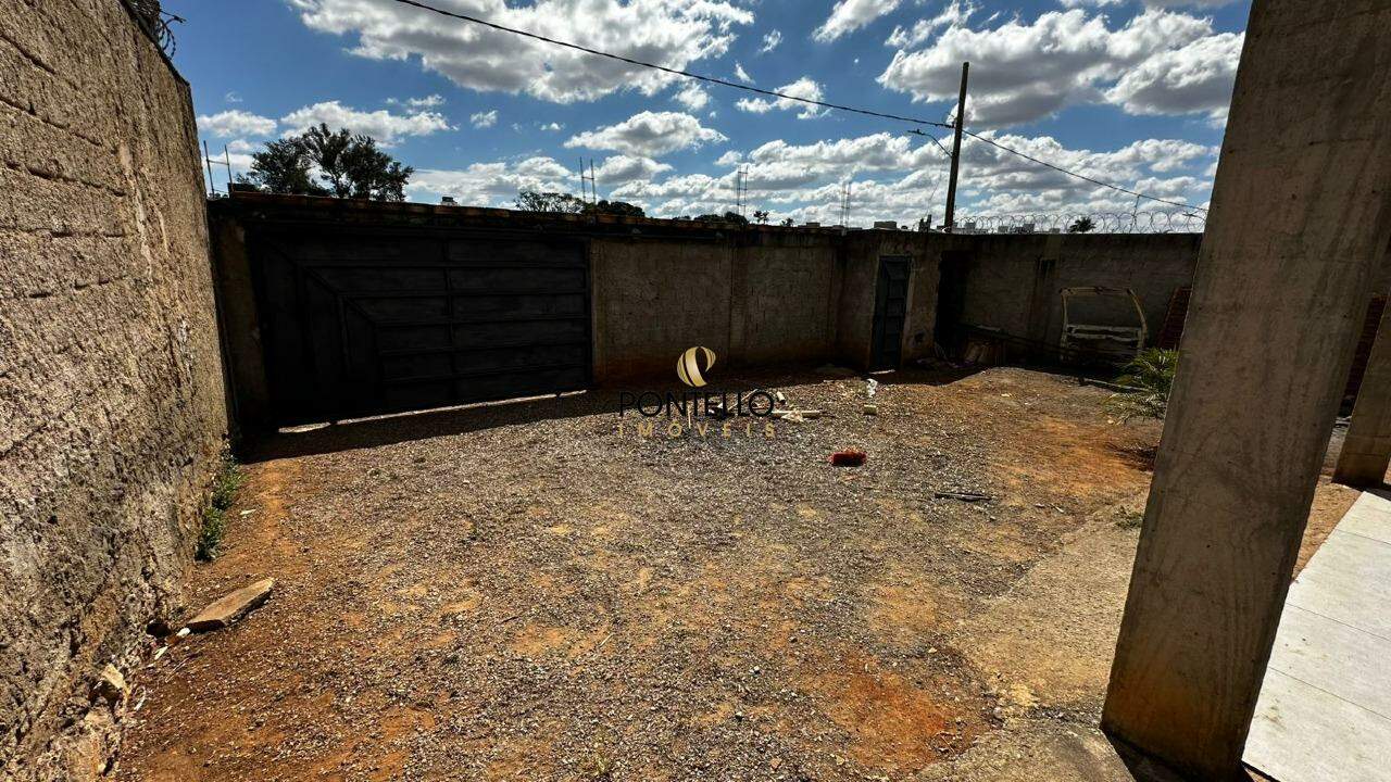 Casa à venda com 3 quartos, 136m² - Foto 11