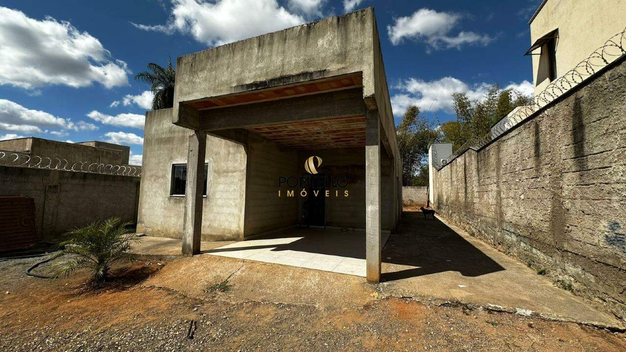 Casa à venda com 3 quartos, 136m² - Foto 2