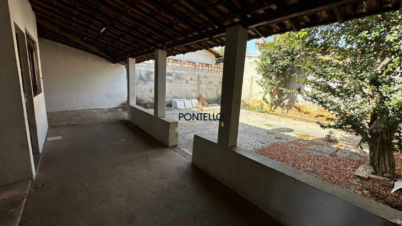 Casa à venda com 2 quartos, 100m² - Foto 1