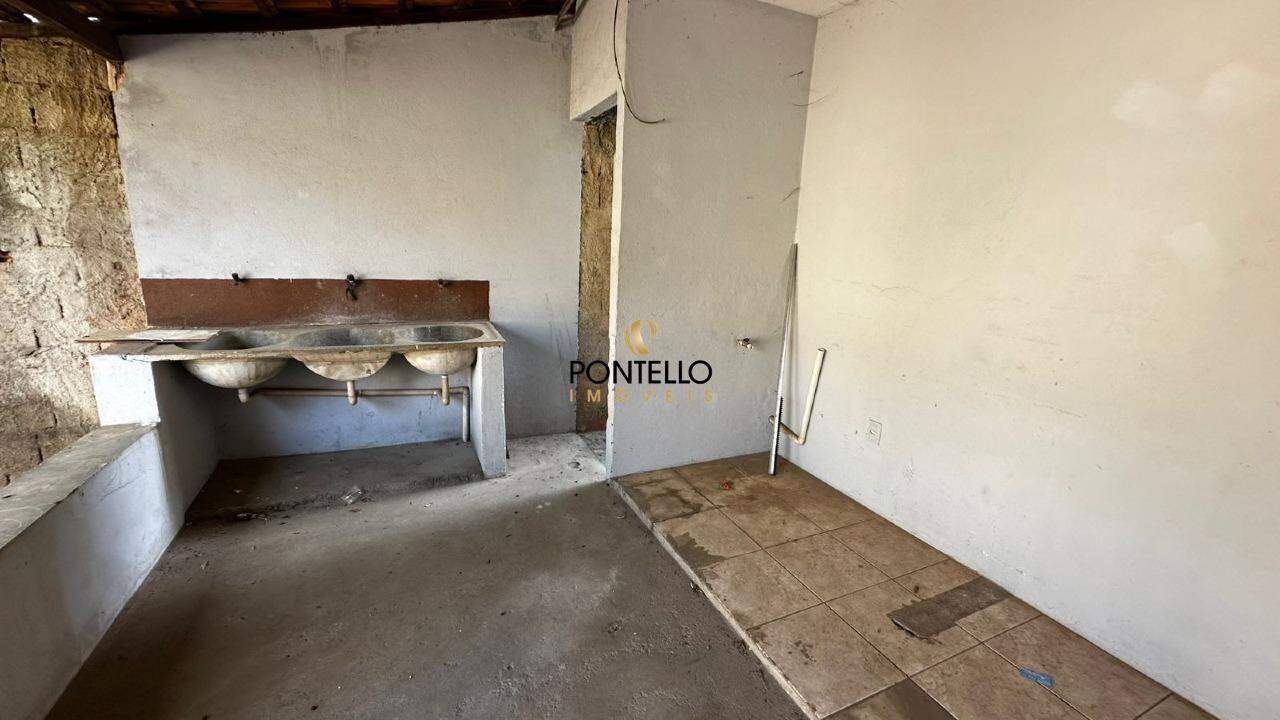 Casa à venda com 2 quartos, 100m² - Foto 13