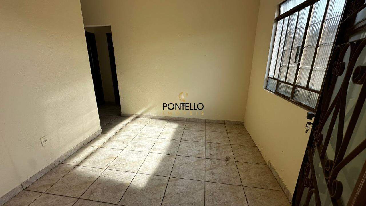 Casa à venda com 2 quartos, 100m² - Foto 2