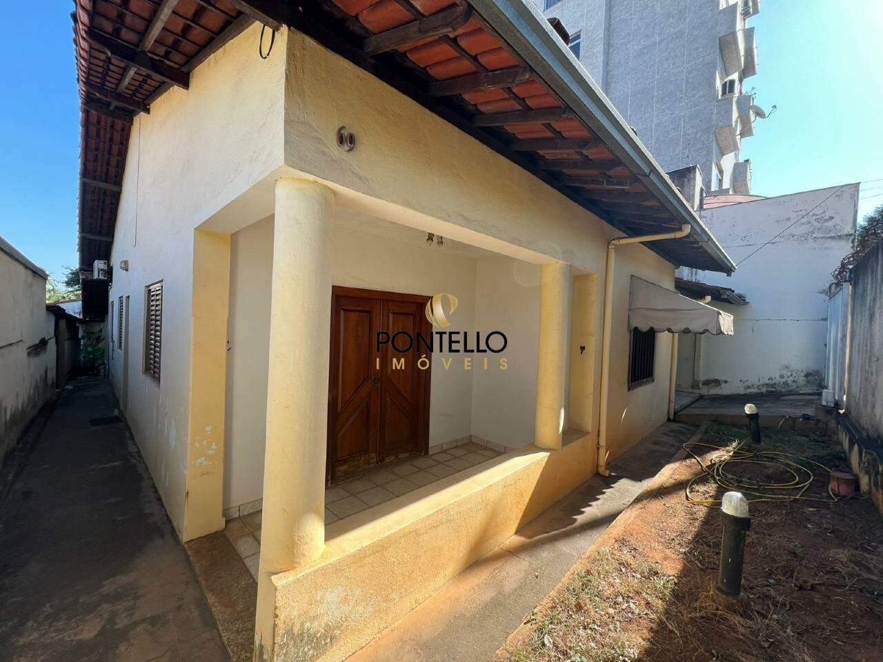 Casa à venda com 2 quartos, 180m² - Foto 1