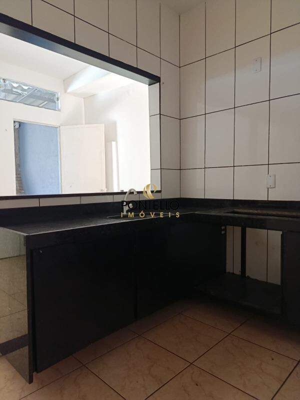 Casa para alugar com 2 quartos, 200m² - Foto 7