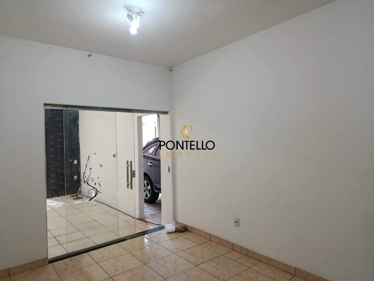 Casa para alugar com 2 quartos, 200m² - Foto 2