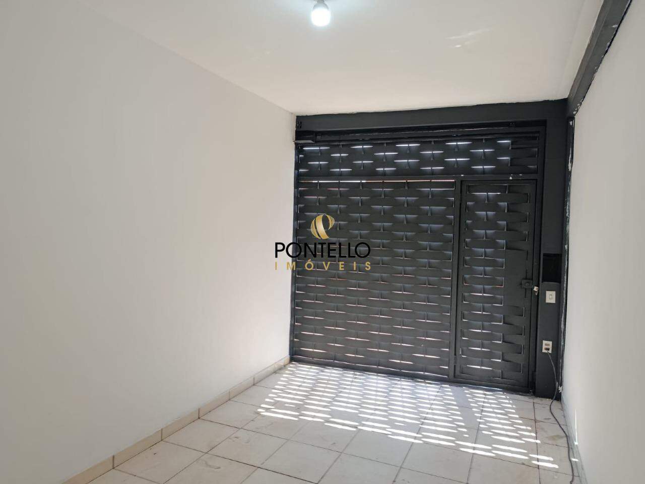 Casa para alugar com 2 quartos, 200m² - Foto 4