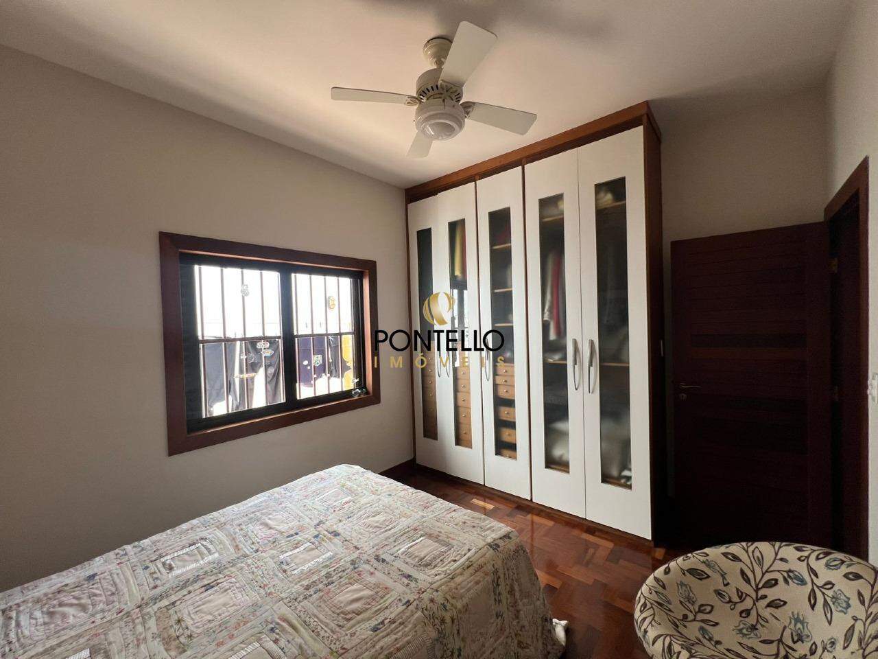 Casa para alugar com 8 quartos, 378m² - Foto 11