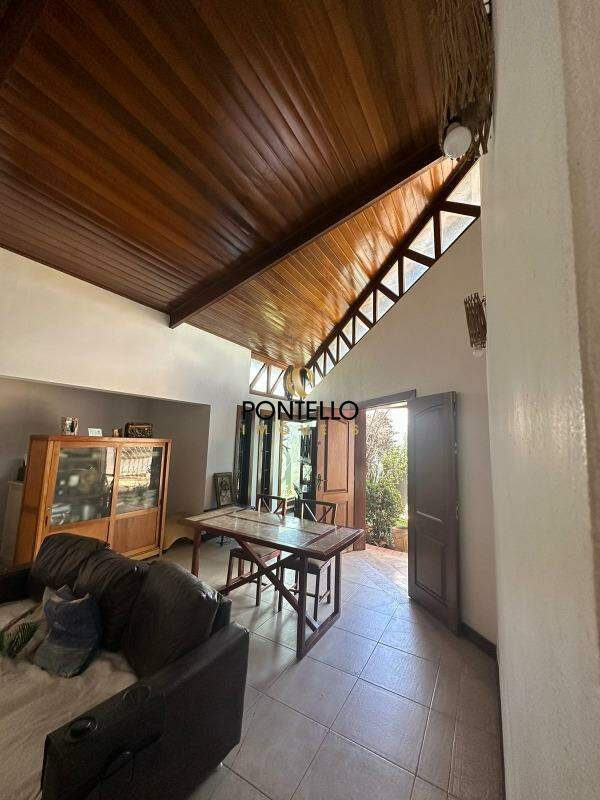 Casa para alugar com 3 quartos, 125m² - Foto 1