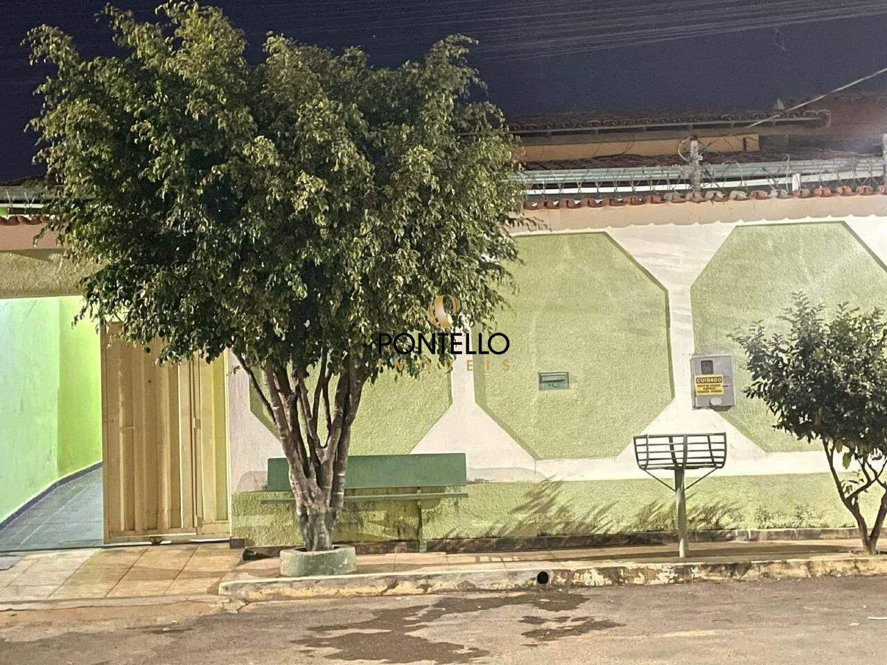 Casa para alugar com 4 quartos, 146m² - Foto 1