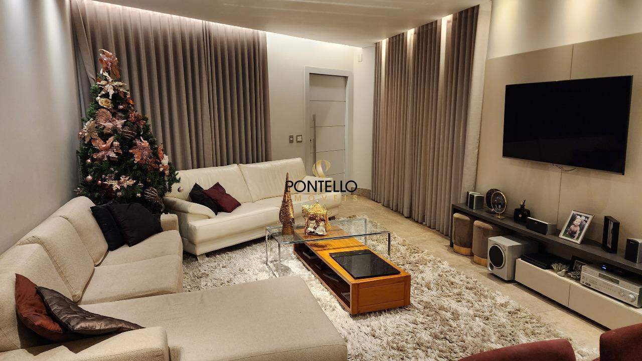 Casa, 4 quartos, 220 m² - Foto 1