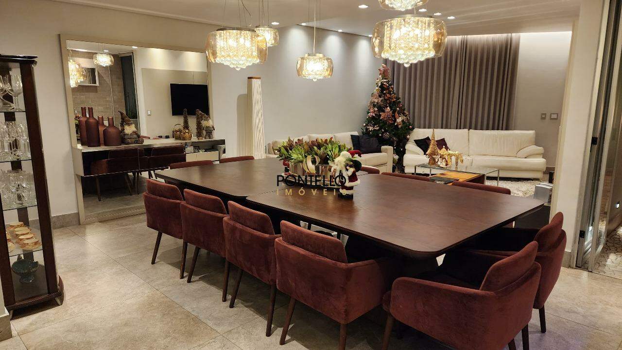 Casa, 4 quartos, 220 m² - Foto 2