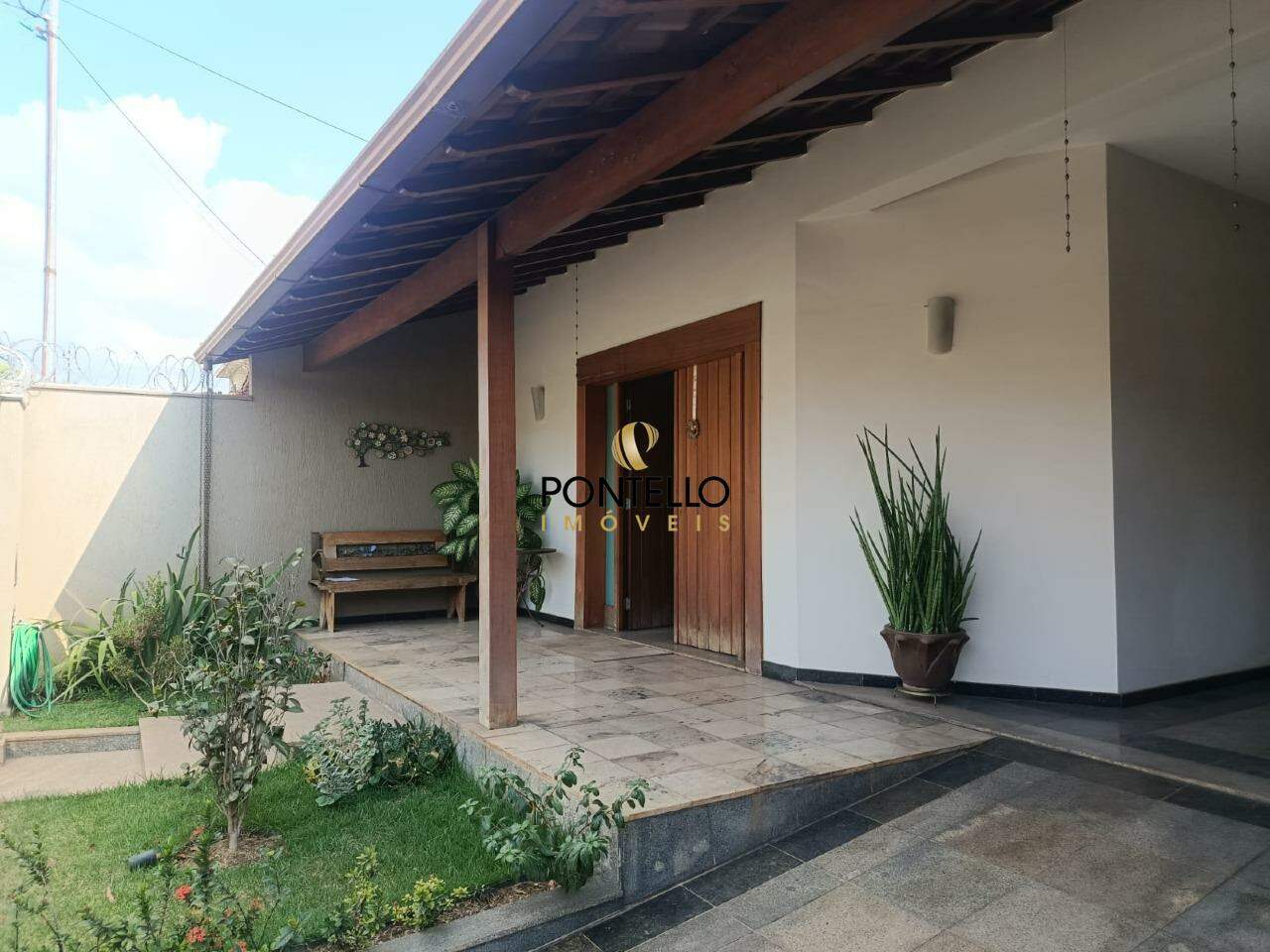 Casa, 5 quartos, 284 m² - Foto 1
