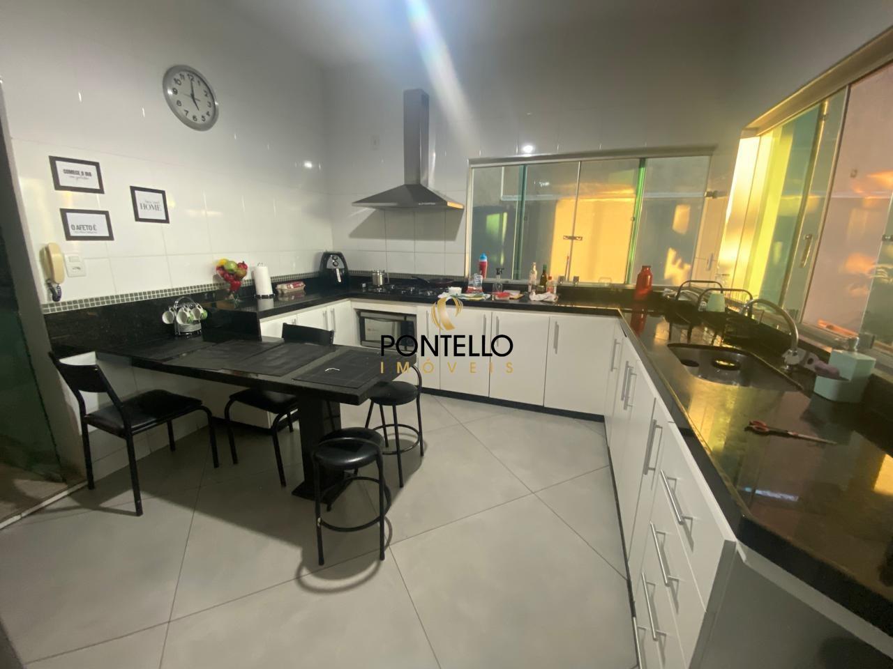 Casa, 3 quartos, 210 m² - Foto 3