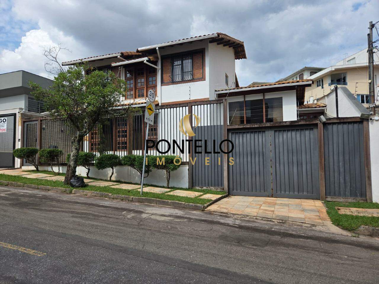 Casa, 4 quartos, 338 m² - Foto 1