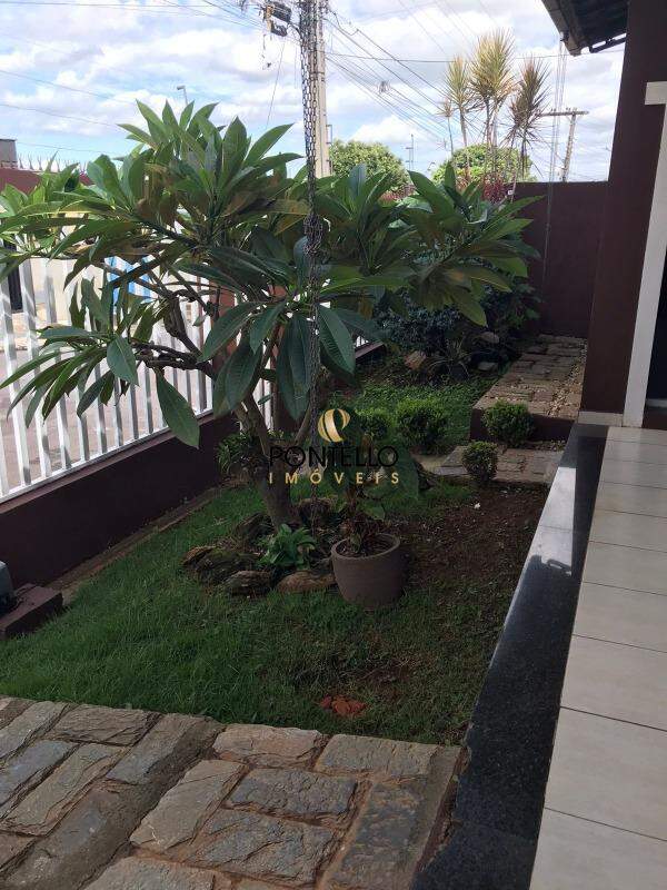 Casa, 3 quartos, 241 m² - Foto 1