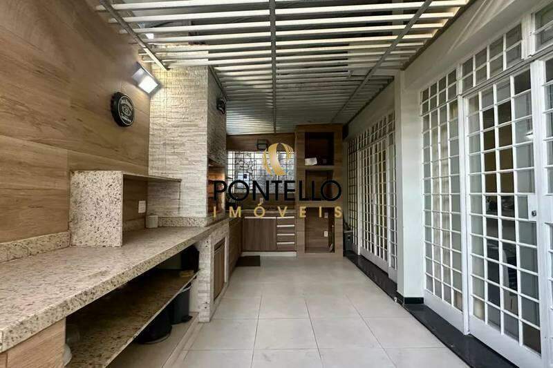 Casa, 4 quartos, 321 m² - Foto 1