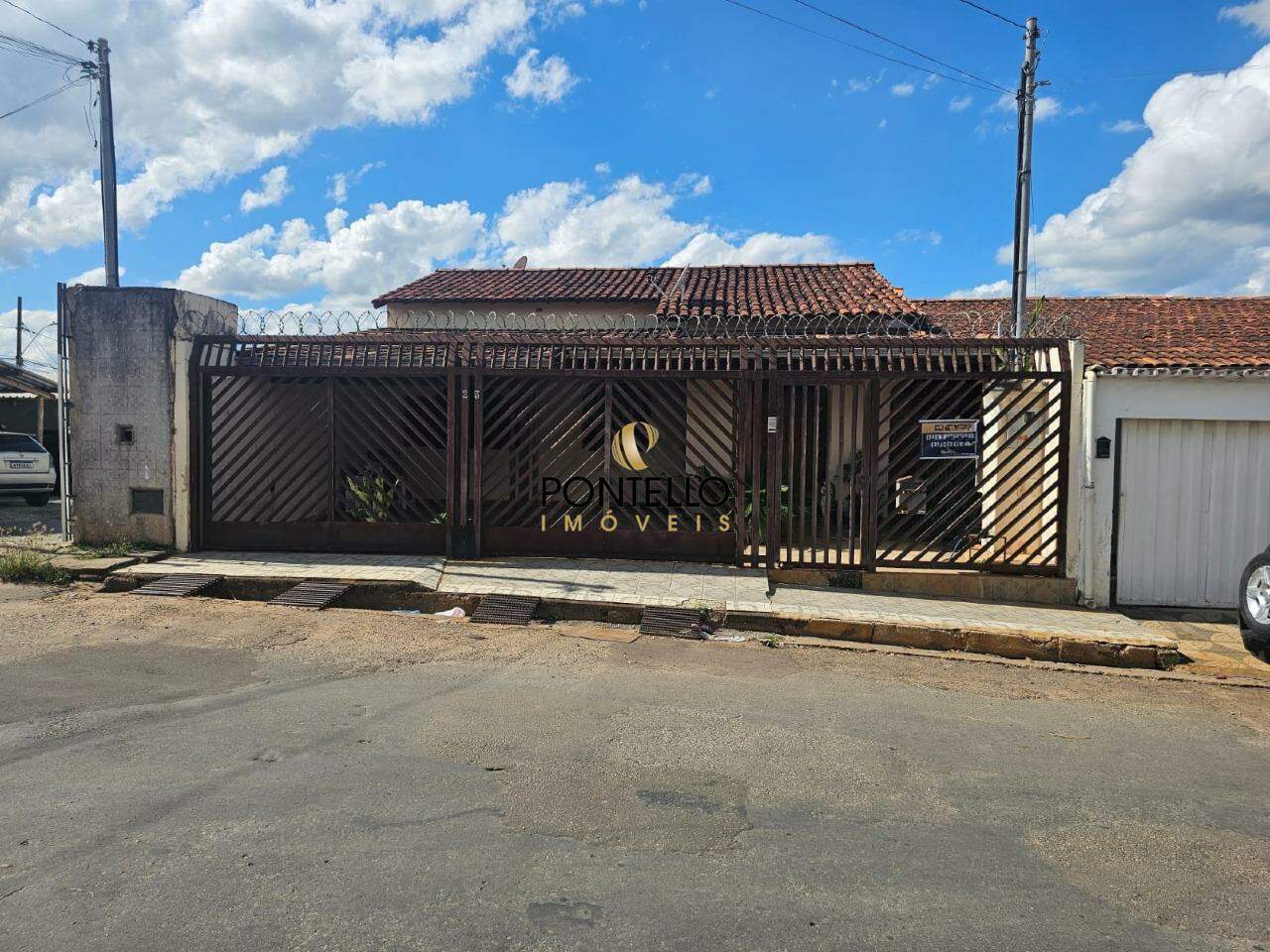 Casa, 3 quartos, 218 m² - Foto 1