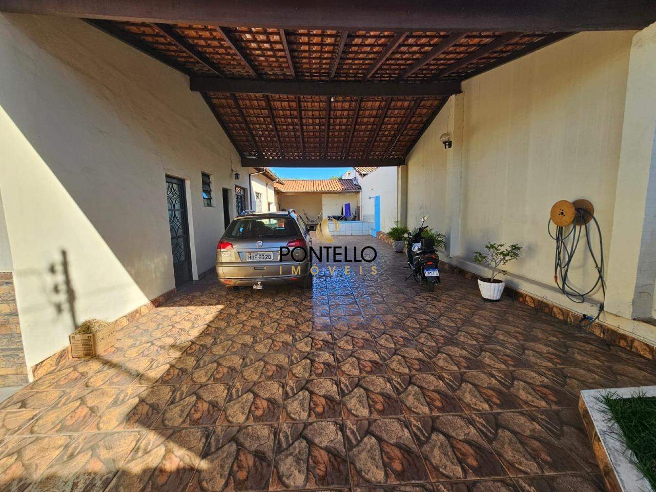 Casa, 5 quartos, 229 m² - Foto 2