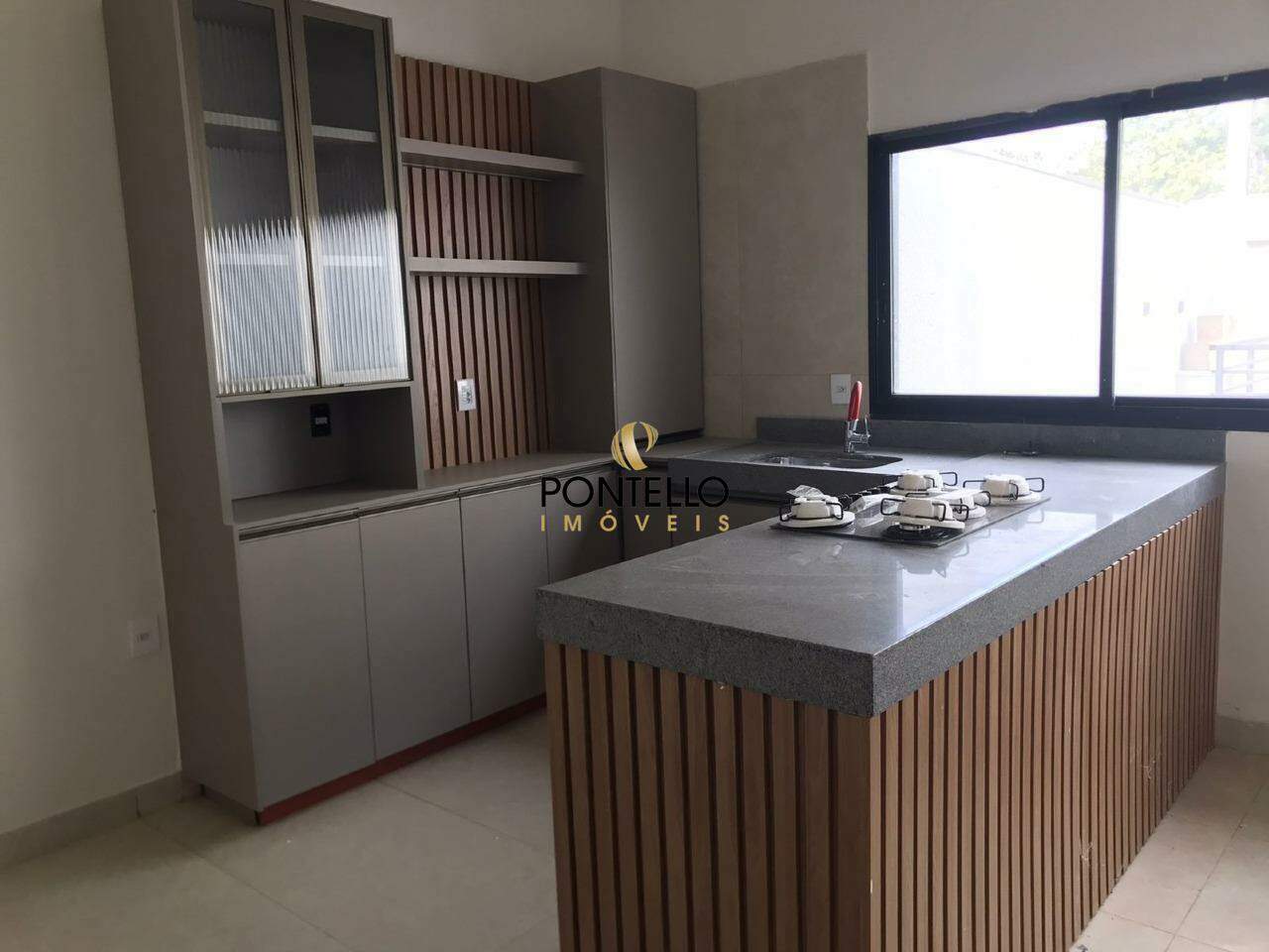Casa, 4 quartos, 180 m² - Foto 1