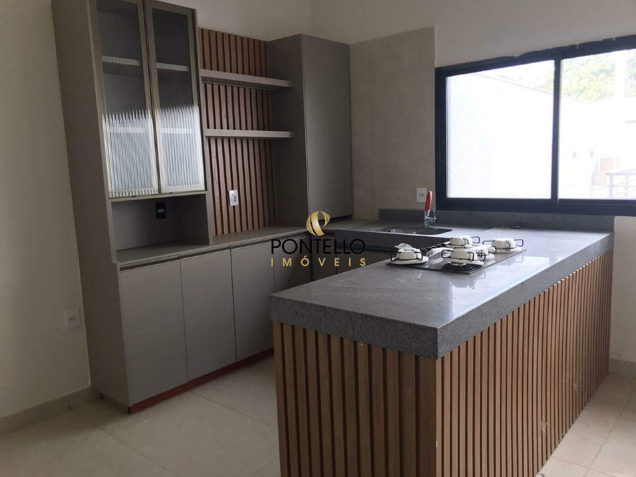 Casa, 4 quartos, 180 m² - Foto 1