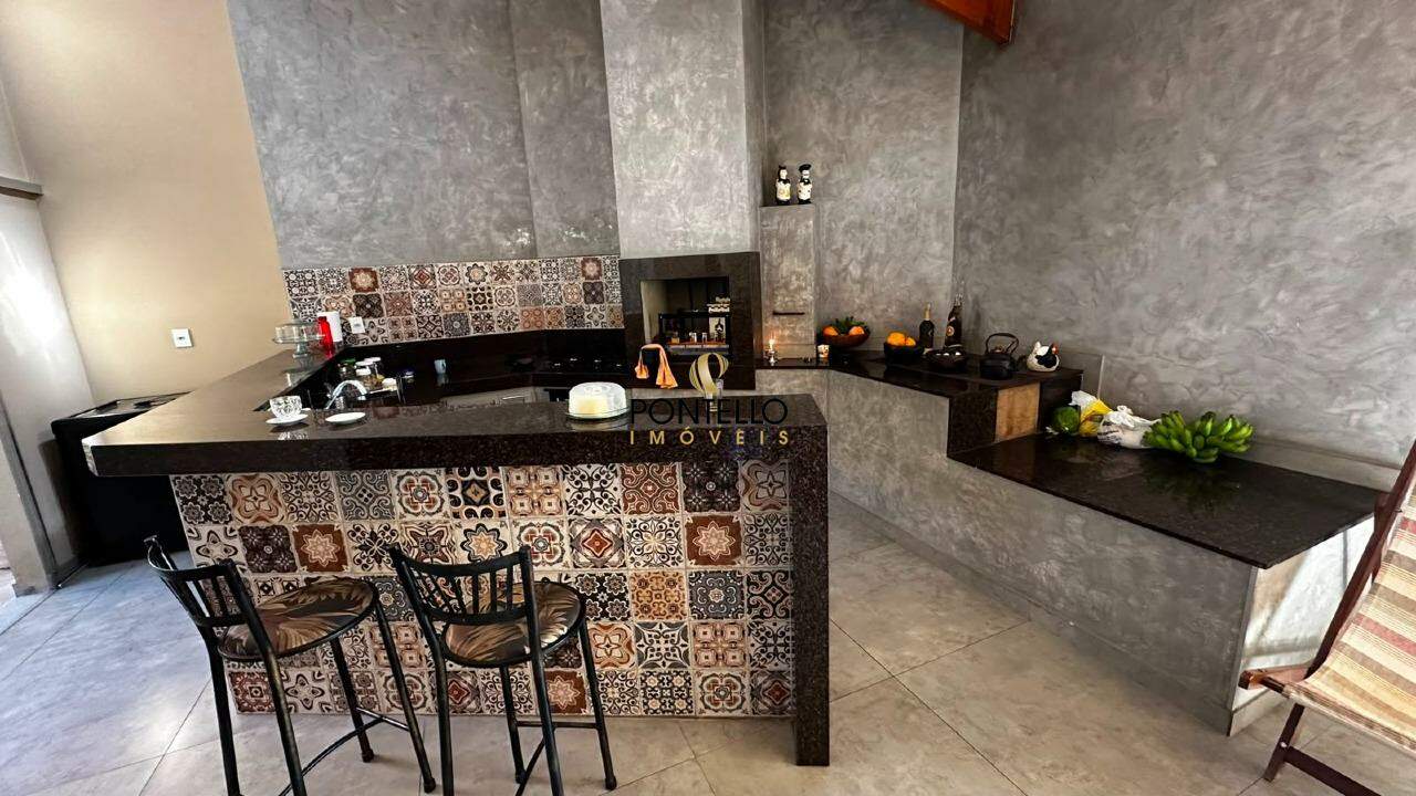 Casa, 3 quartos, 270 m² - Foto 1